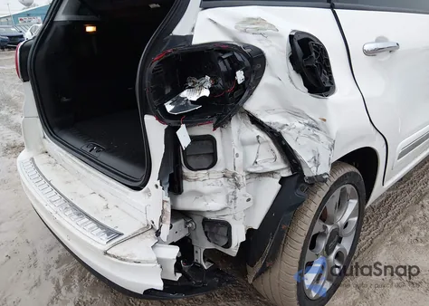 2015 Fiat 500L Lounge z USA, uszkodzony, nr VIN ZFBCFACH0FZ034644